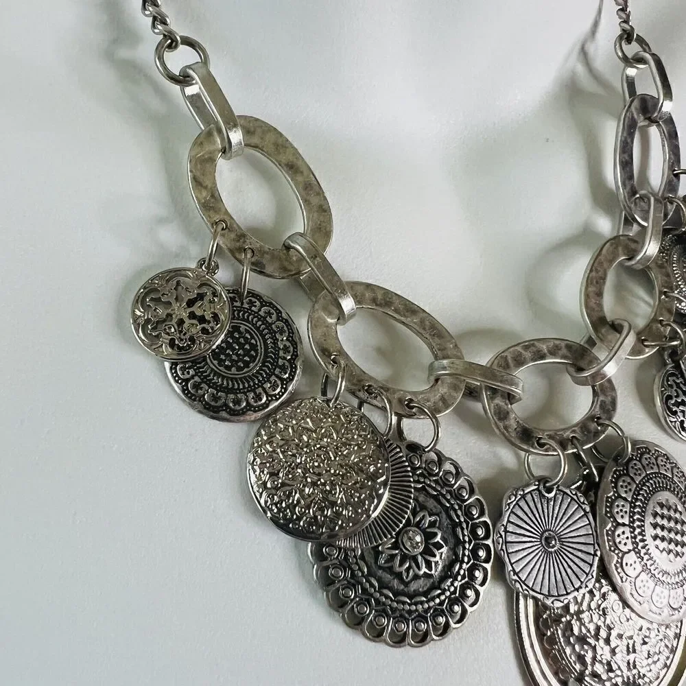 Metal Textured Charm Bib Dangl Necklace Silver Tone Chain Round Pendants 1505